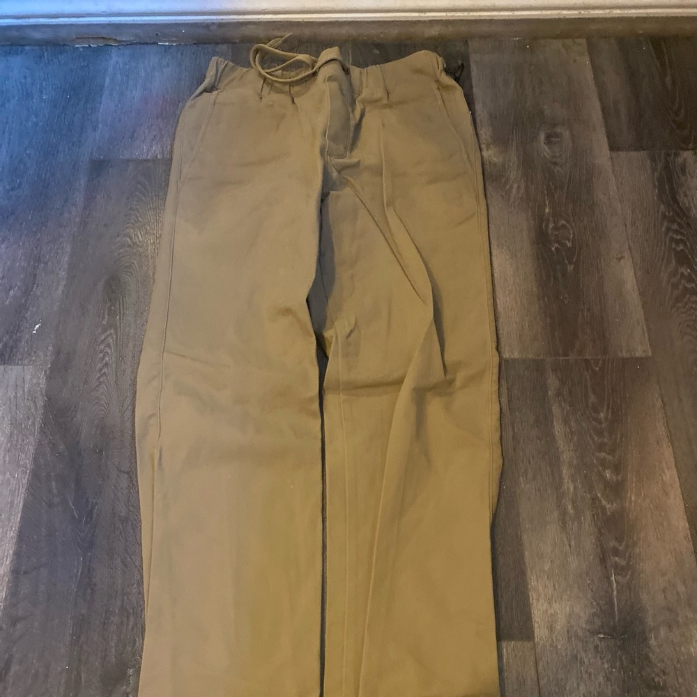 Men’s khaki joggers